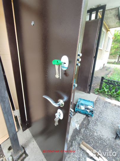 Дверь входная в квартиру с установкой