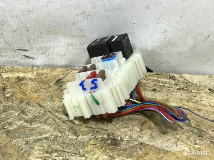 Блок предохранителей Land Rover Discovery Sport 1