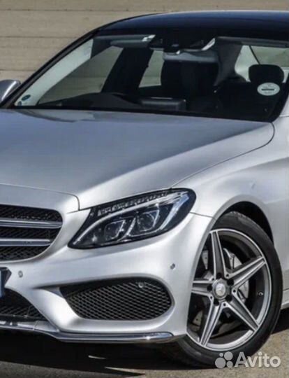 Стекло левой фары Mercedes C class W205