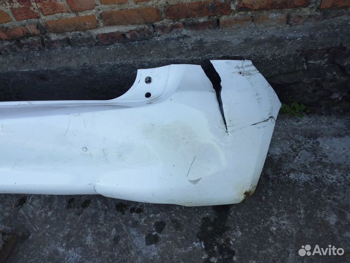 Тойота Аурис задний бампер с 2007-2012