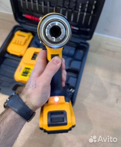 Новый ударный шуруповерт dewalt 26v+набор