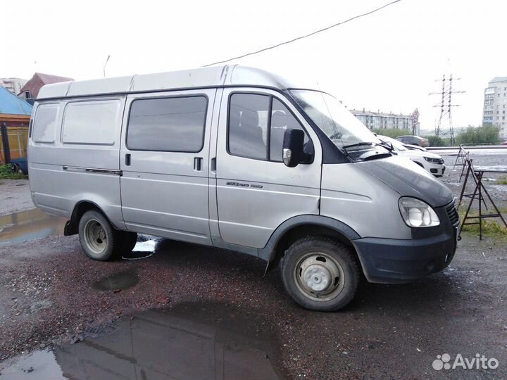 Водитель с авто Газ 2705