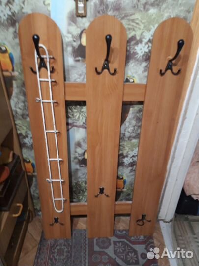 Вешалка настенная