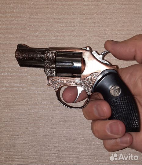 Зажигалка пистолет, в кобуре