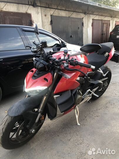 Ducati StreetFighter V4