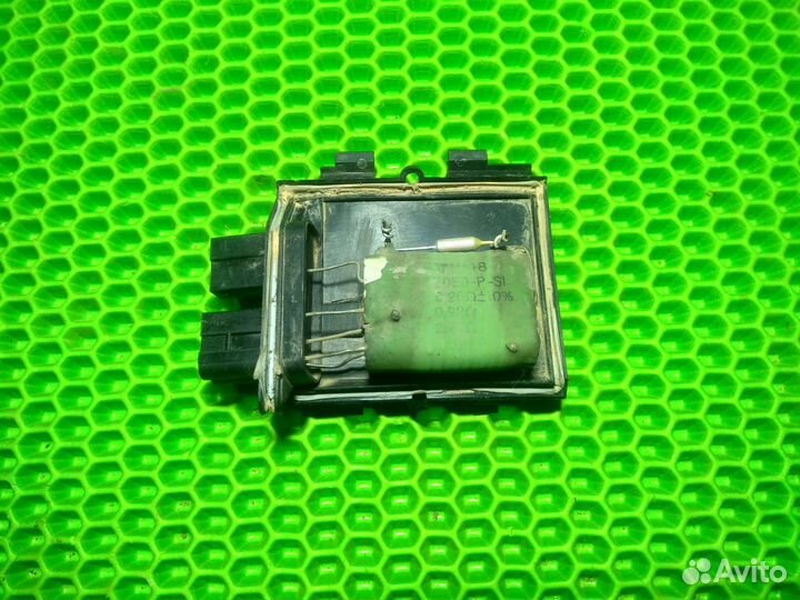 Резистор печки отопителя Audi 80 b3