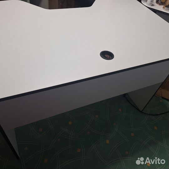 Игровой компьютерный стол