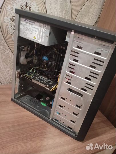 Игровой компьютер с монитором