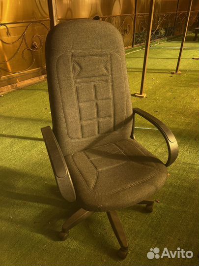 Офисное компьютерное кресло
