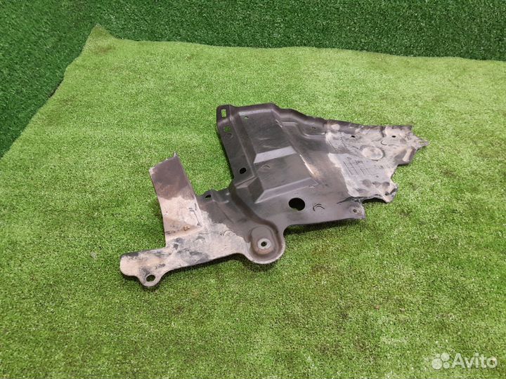 Пыльник двигателя правый ниссан примера п12