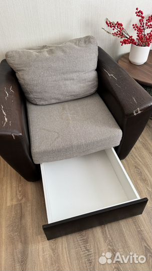 Кресло б/у с ящиком для хранения