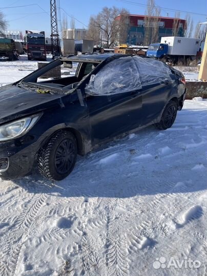 Hyundai Solaris 1.6 AT, 2013, битый, 98 000 км