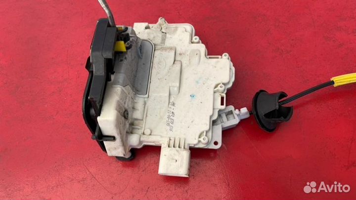 Замок двери задний правый Audi A6 C6 BDW 2.4