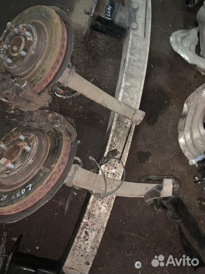 Кулак поворотный передний Mercedes W164 в сборе