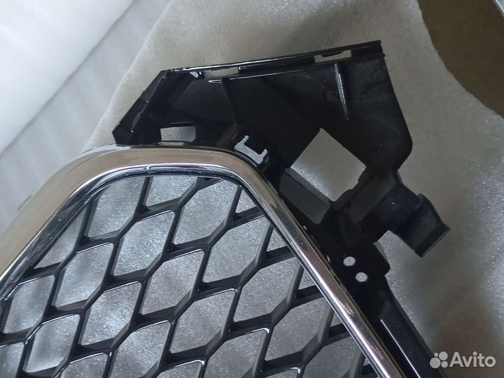 Решетка бампера на Ауди А4 RS