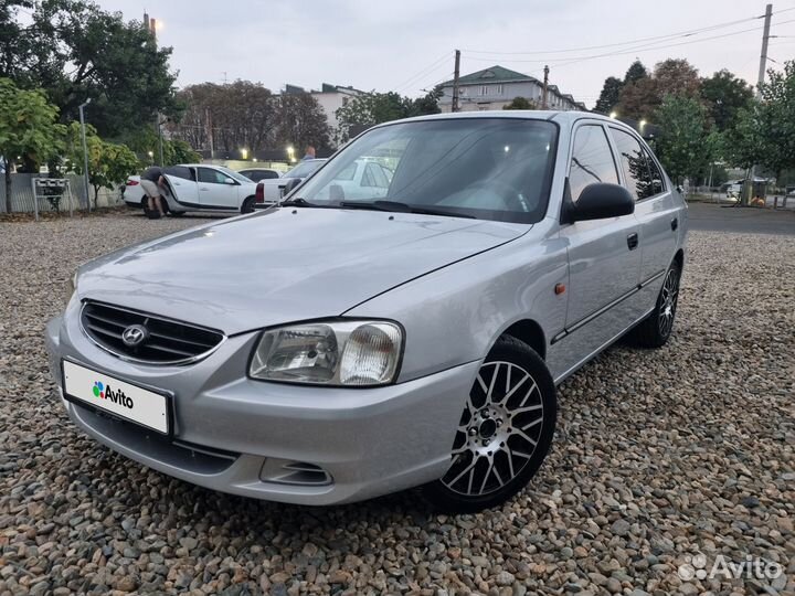 Hyundai Accent, 2011