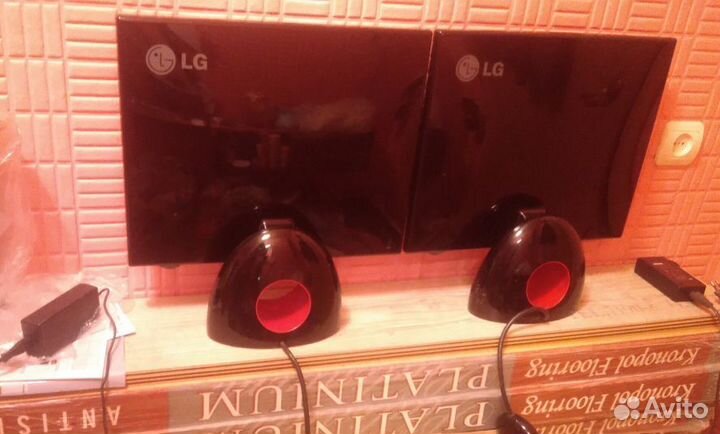 Два монитора LG Flatron L1900J