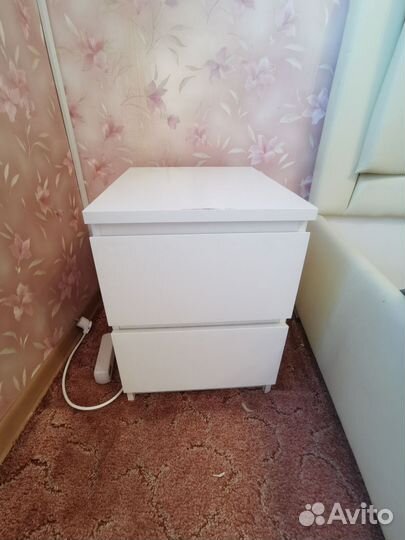 Прикроватная тумбочка