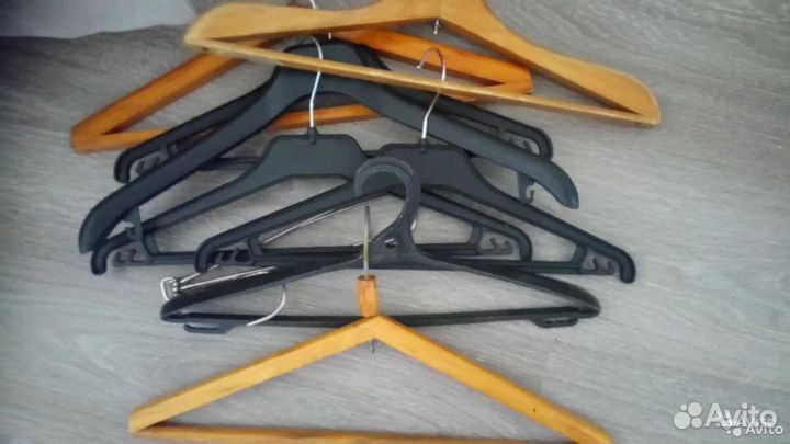 Вешалки и Голицы и Пояс elisabetta franchi Италия