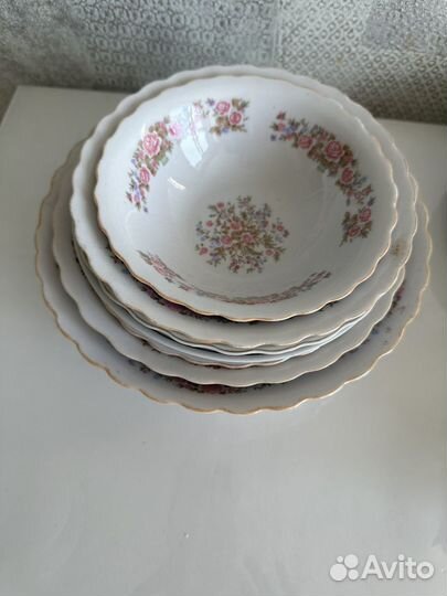 Набор посуды и заварочный чайник