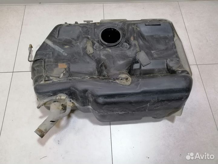 Бак топливный (бензобак) Mitsubishi Carisma 2000г