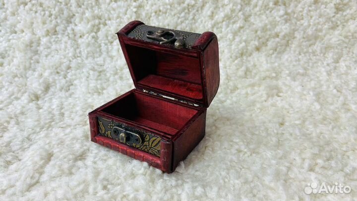 Шкатулка сундучок