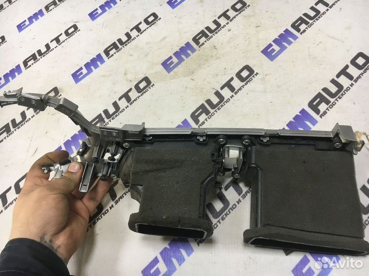 Дефлектор воздушный центральный Киа Сид 2