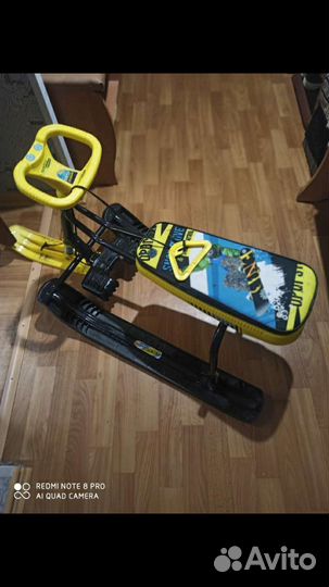 Детский снегокат с ручкой бу