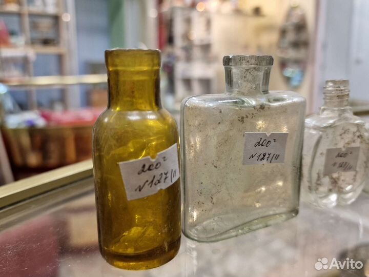 Старинные стеклянные бутылочки