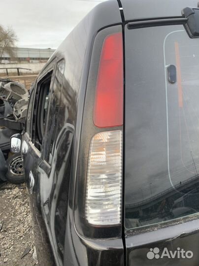 Фонарь задний правый, левый на ниссан куб