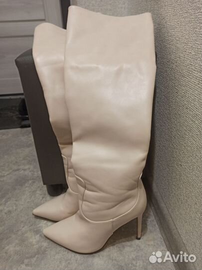 Сапоги женские молочные, модные на узкую ножку