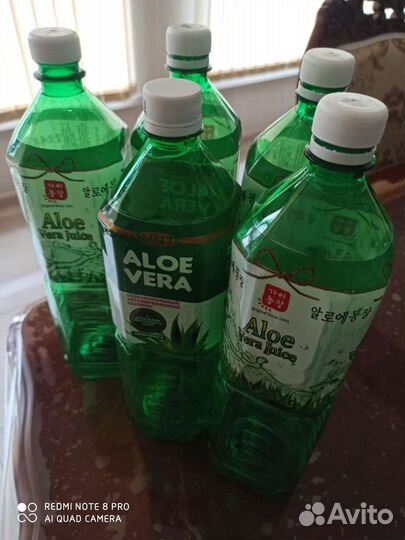 Пластиковые коробки и бутылки