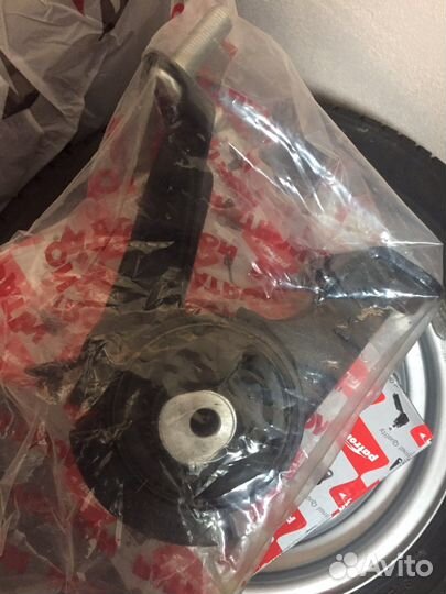 Подушка двигателя задняя Toyota corolla