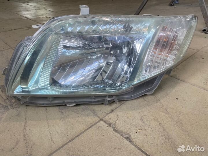 Фара левая Toyota Corolla axio nze141
