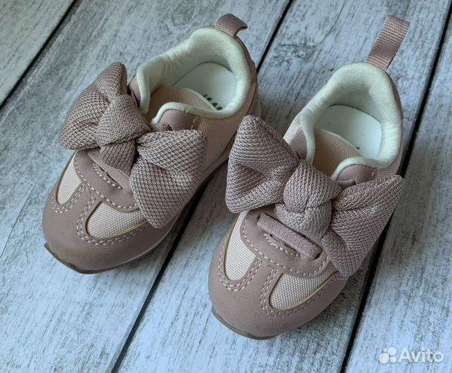 Кроссовки на девочку