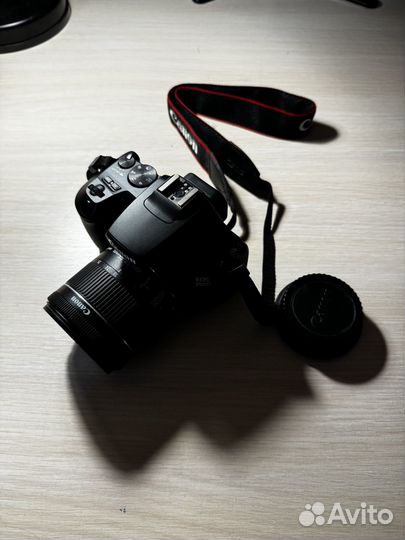 Зеркальный фотоаппарат Canon EOS 250D