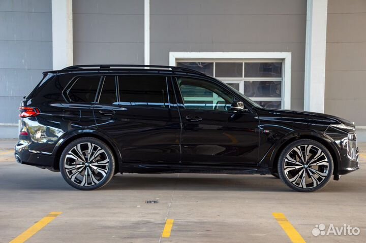 BMW X7 3.0 AT, 2024, 4 500 км