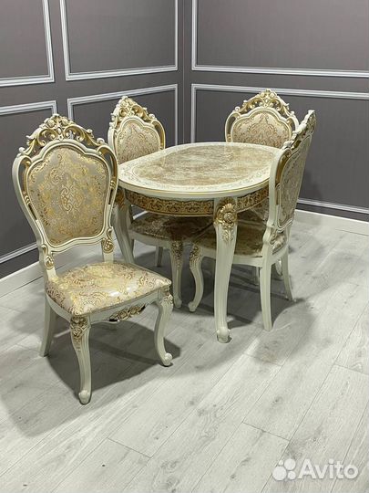 Стол со стульями