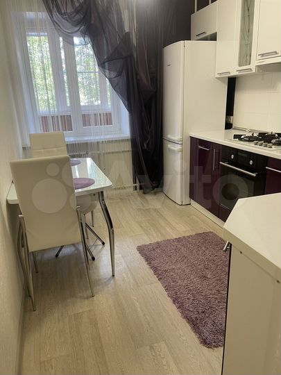 2-к. квартира, 57 м², 3/10 эт.