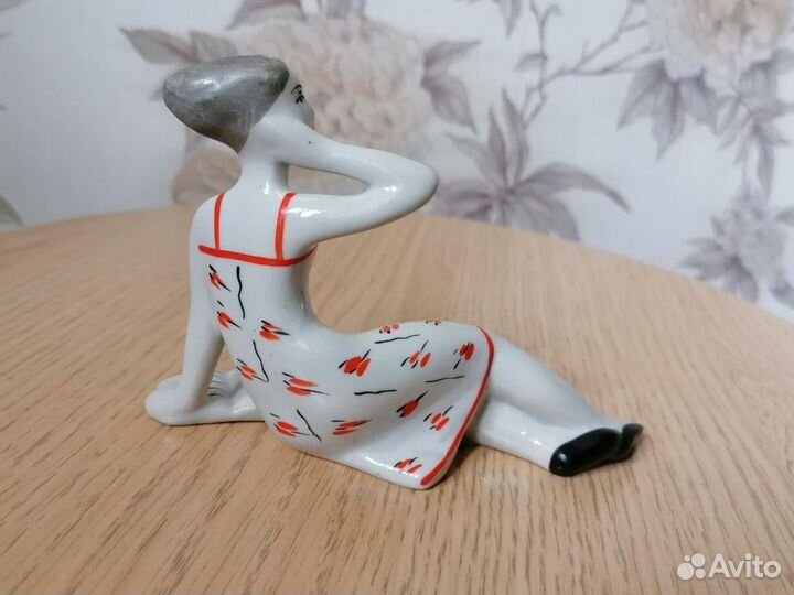 Статуэтка Девушка с книгой Сысерть