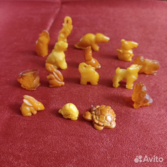 Фигурки из янтаря