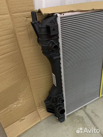 Радиатор охлаждения Jaguar XF 2.0