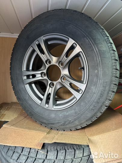 Bridgestone Blizzak VRX 205/70 R15 19B
