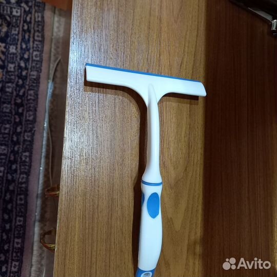 Скребок для мытья окон