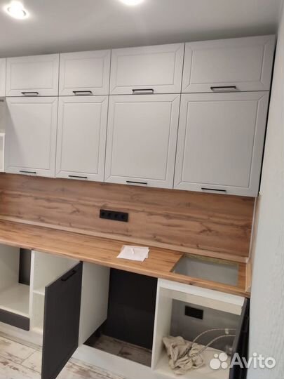 Кухонный гарнитур в современном стиле