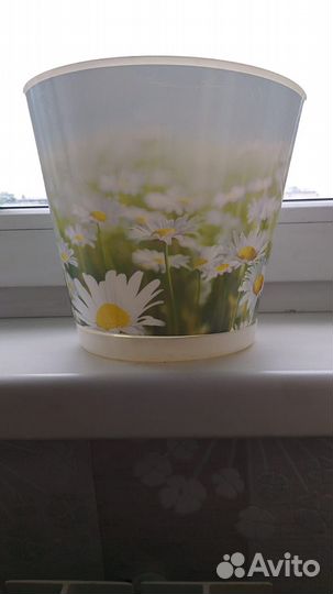 Большой цветочный горшок