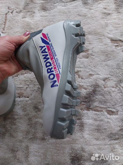 Лыжные ботинки