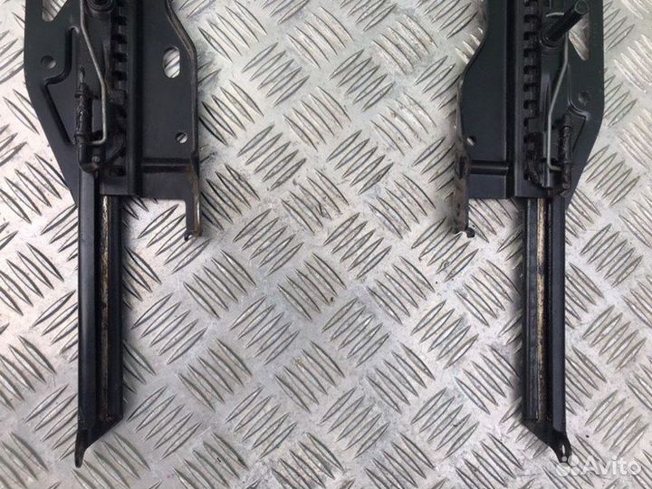 Салазки сиденья передние правые Mercedes-Benz S124