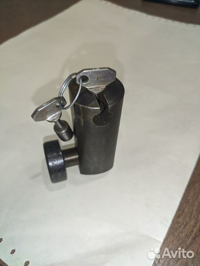 Продам оригинальный навесной замок