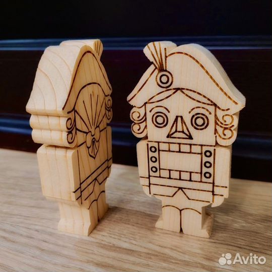 Щелкунчик деревянный